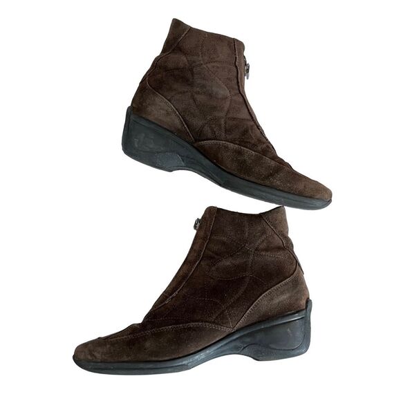 AQUATALIA Womens 6 Weatherproof Quilted Suede Boots - Picture 7 of 11